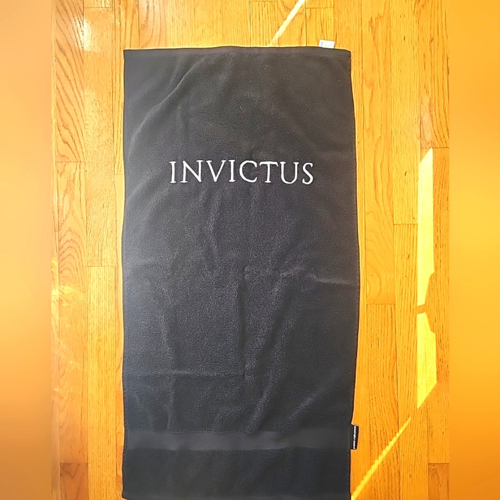 NWOT Men's Paco Rabanne Parfums Invictus Black Towel
